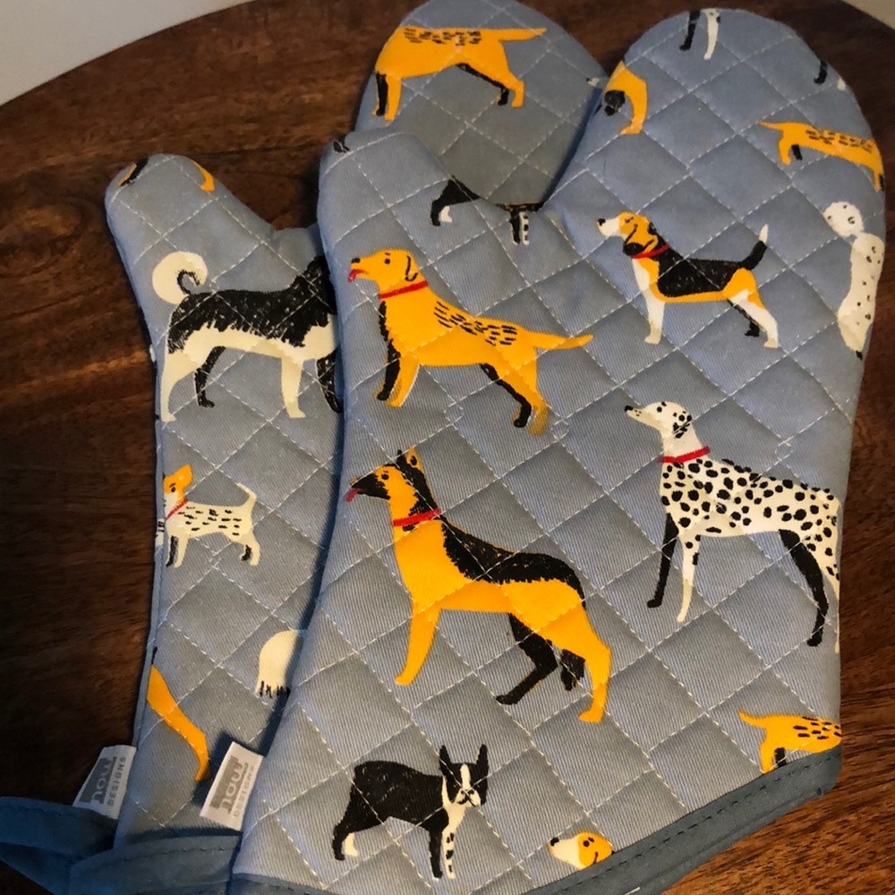 NWOT NOW Designs Dog Days Oven Mitt (2)